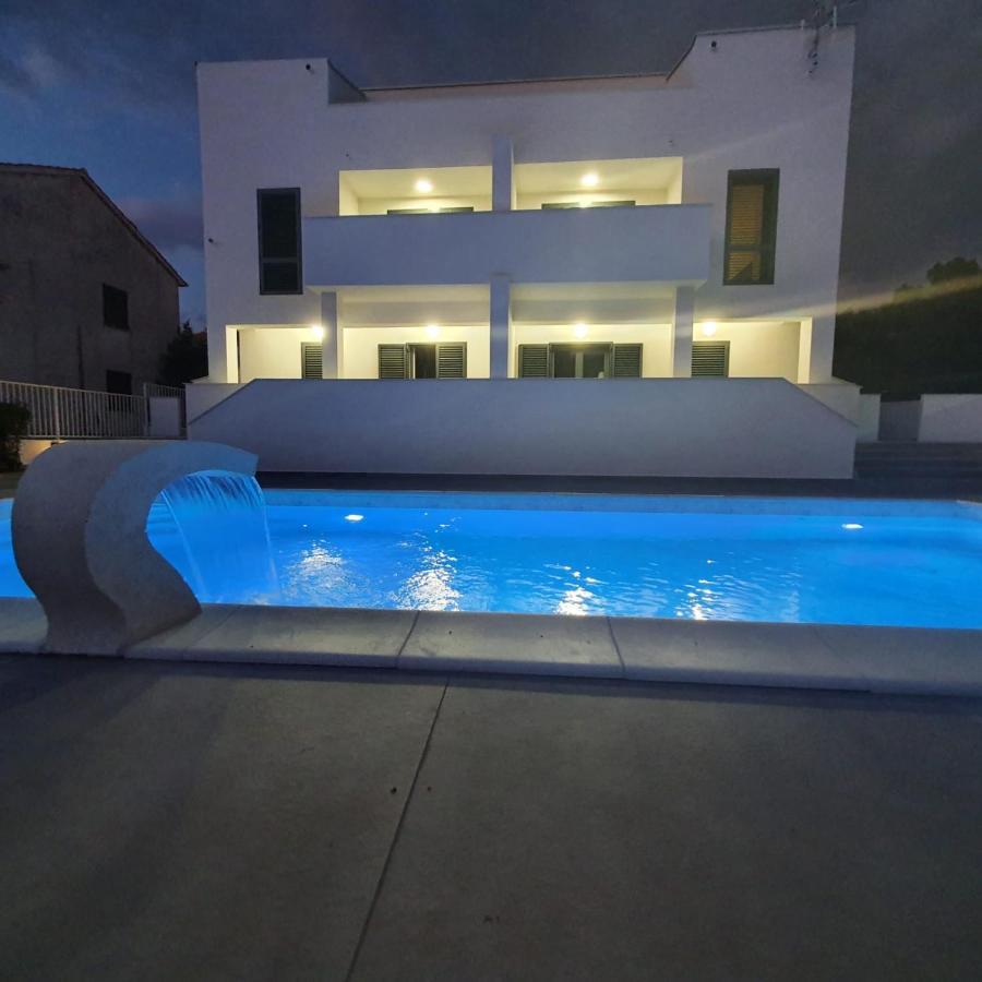 Villa Aquamarine Apartments Novalja Ngoại thất bức ảnh