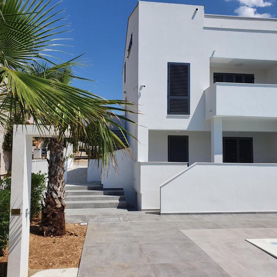 Villa Aquamarine Apartments Novalja Ngoại thất bức ảnh