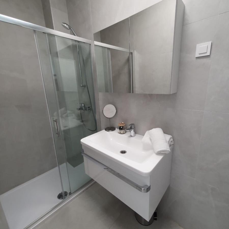Villa Aquamarine Apartments Novalja Ngoại thất bức ảnh