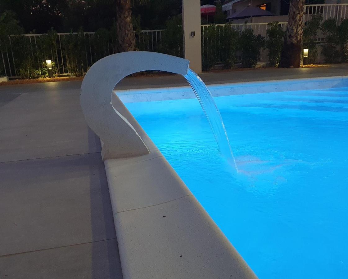 Villa Aquamarine Apartments Novalja Ngoại thất bức ảnh